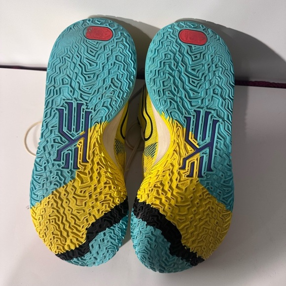 Men’s Nike Yellow and Blue Kyrie Sneakers with Bold Design - Picture 6 of 7